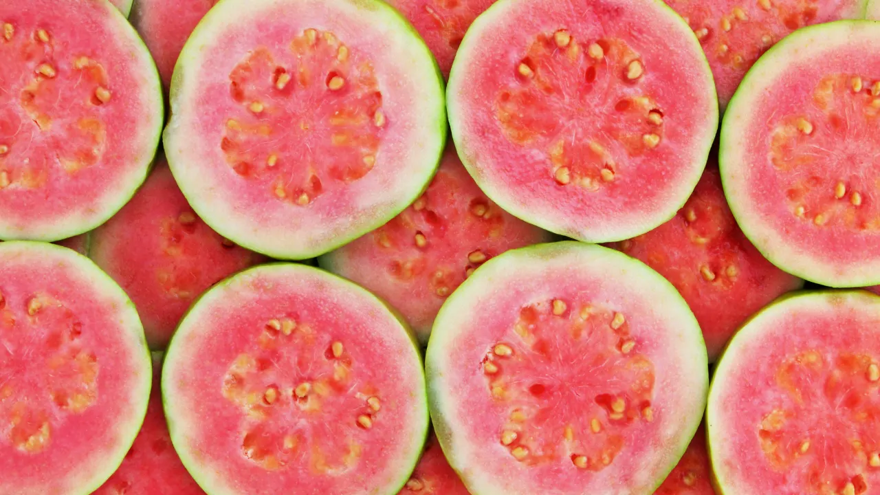 Pink Guava Juice: The Ultimate Vitamin C Boost in 2025 1 Discover why pink guava juice is the top choice for wellness in 2025!