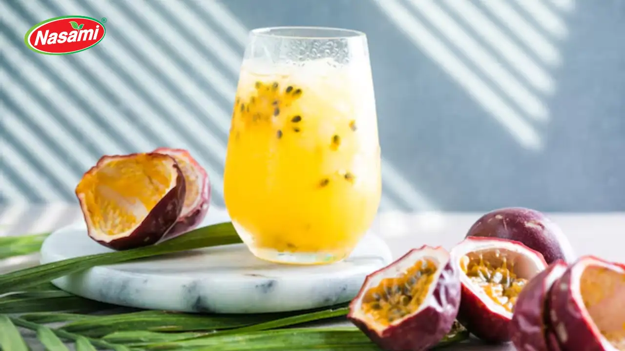 7 Powerful Passion Fruit Juice Fiber Benefits You Shouldn’t 1 Fresh passion fruit juice rich in fiber benefits for digestion and overall health.