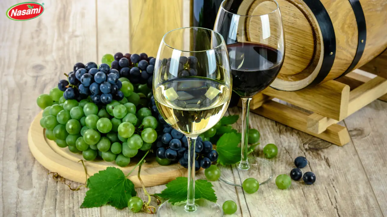 7 Best Sparkling Dark Grape Juice Picks to Try 1 Glass of fizzy sparkling dark grape juice with rich purple color