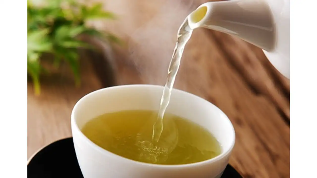 8 Best Caffeinated Tea Types to Replace Your Coffee Habit 1 best caffeinated tea